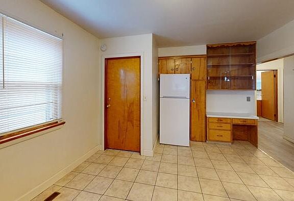 2nd image of 811 1st Ave NW