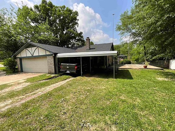 2nd image of 228 Forest Lk
