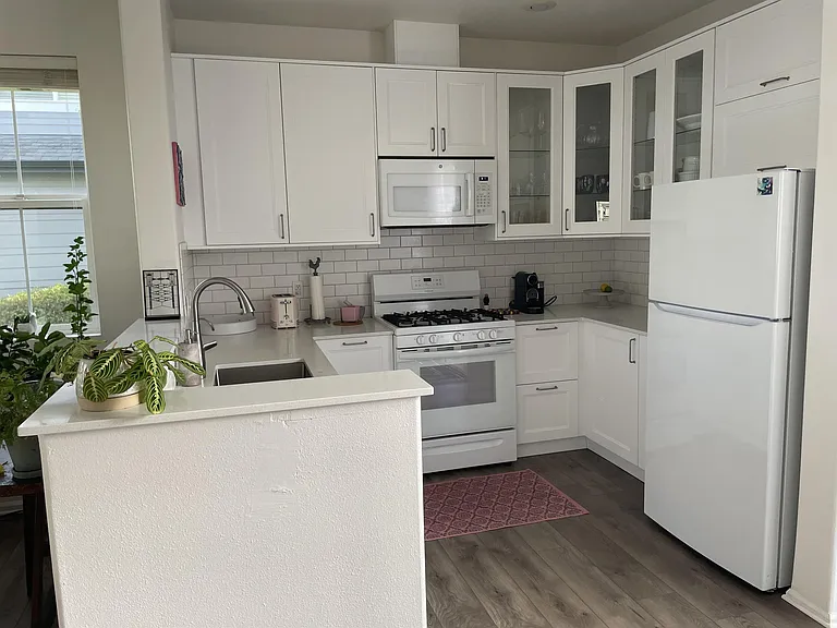 1635 Hamlet Ln — Photo 19