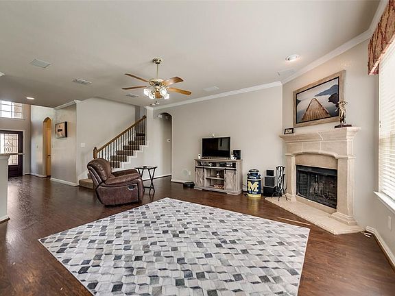 5th image of 1728 Medina Ln