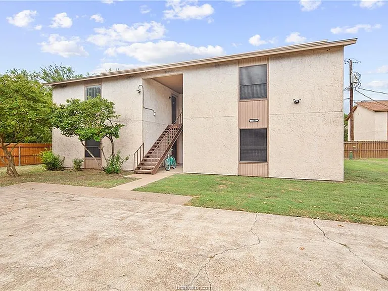 1601 Brentwood Dr #A — Photo 2