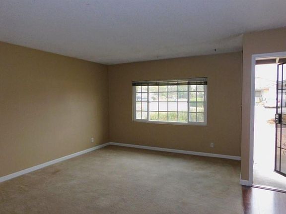 4th image of 2 N Lake Cir