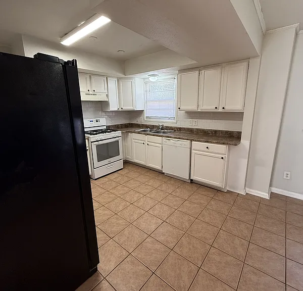 3616 Hester Ln NW — Photo 4