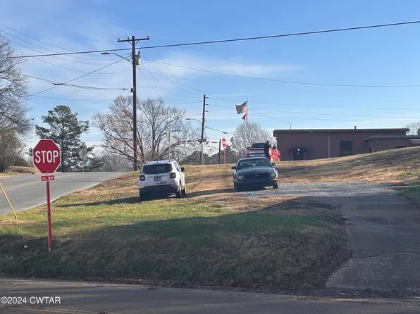 1424 Parr Ave, Dyersburg, TN 38024