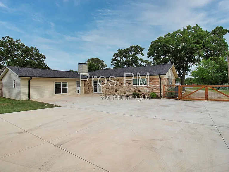 106 Joyce Dr — Photo 8