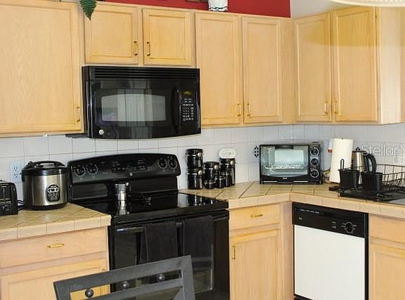 4th image of 5145 Heatherstone Ct