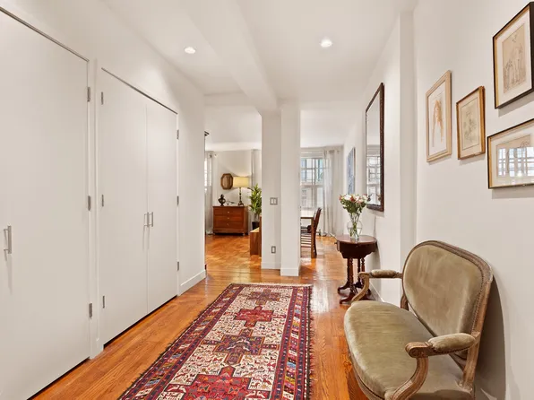 135 East 39th Street image 3 of 10