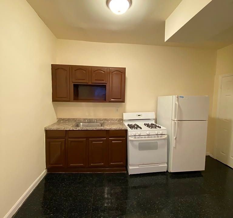 1st image of 19 Lawrence St APT 1W