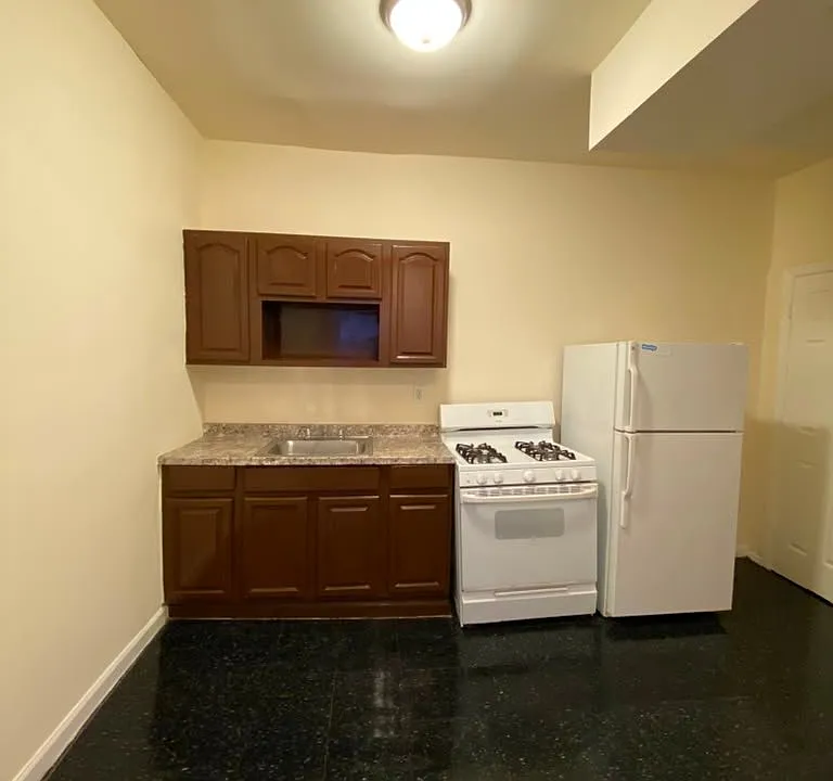 19 Lawrence St #1W
