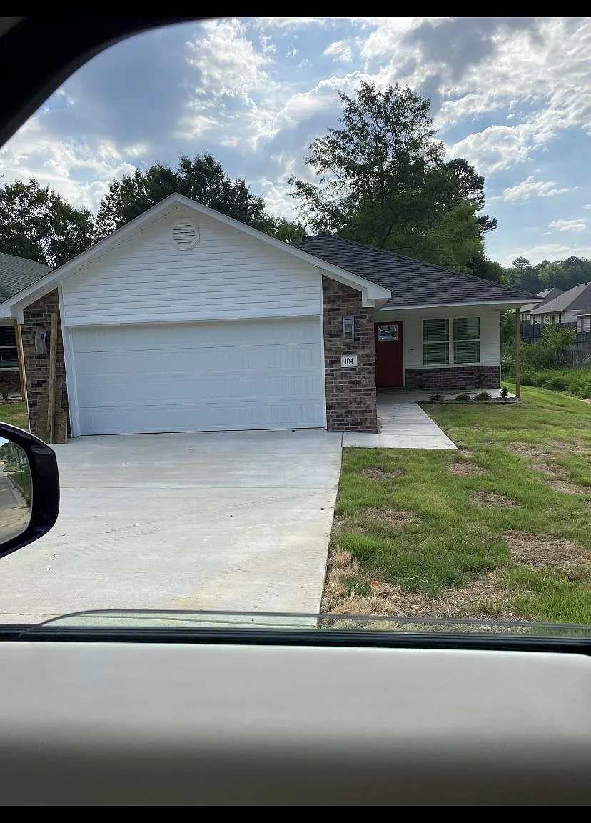 4 bed, 1550 sqft, $1,550 — Photo 1