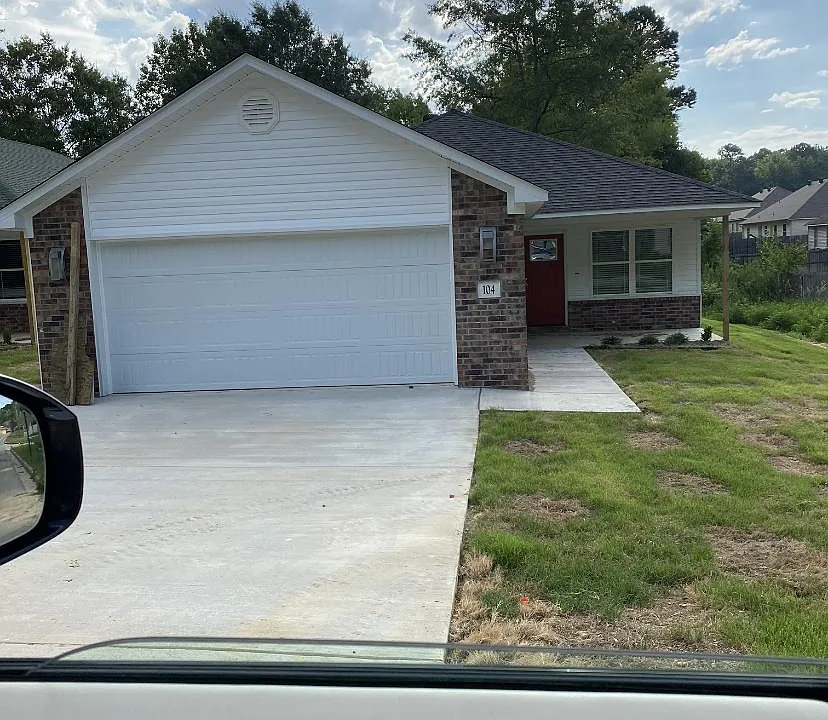 104 S Shady Ln