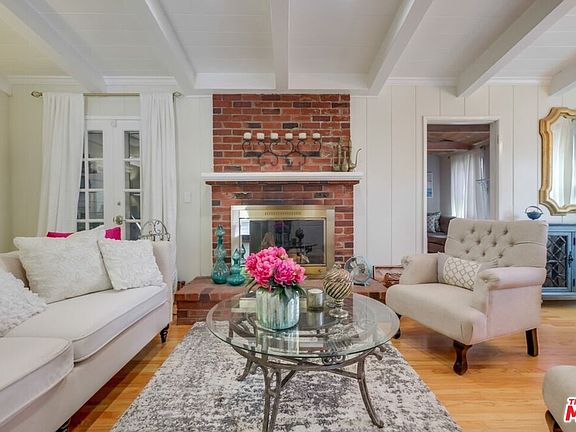 2nd image of 21447 Providencia St