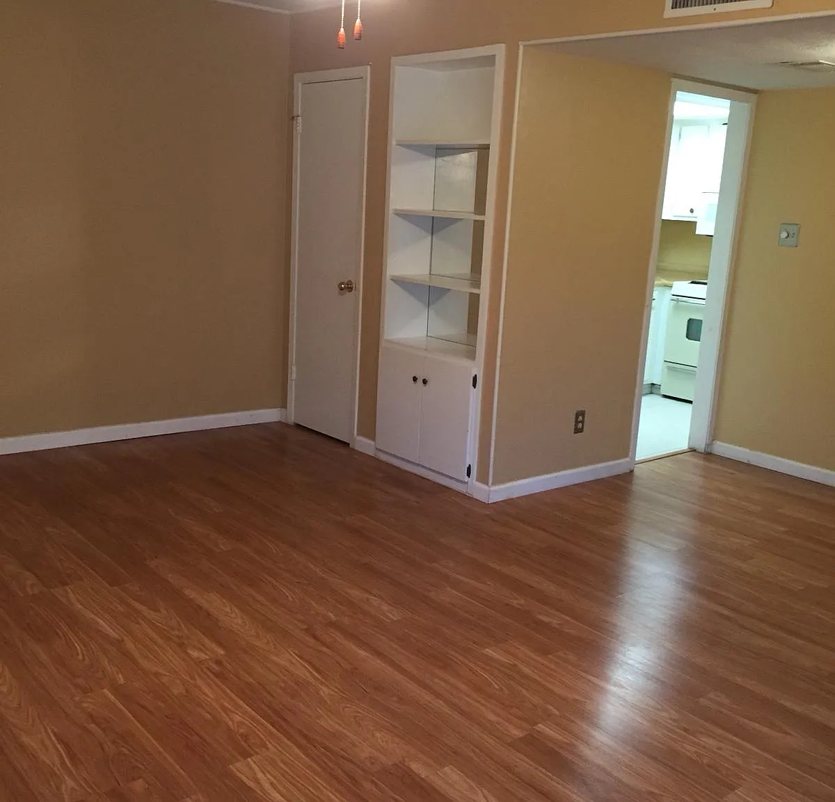 2 bed, 795 sqft, $1,400 — Photo 2