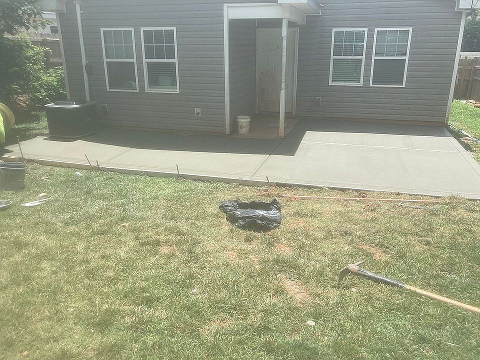 2nd image of 402 Jones St