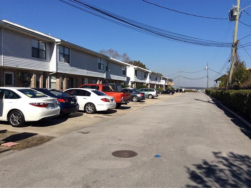 1st image of 423 Waterway Ln #423
