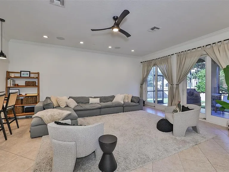 602 Saxony Blvd — Photo 6