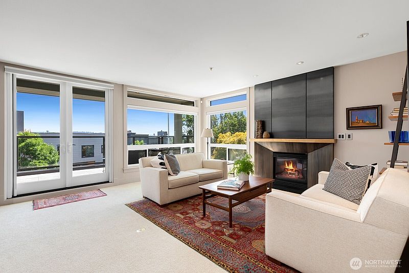4th image of 121 Lakeside Avenue #305