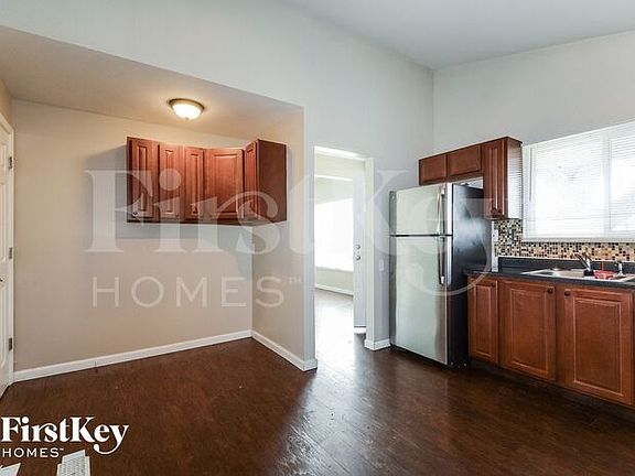 4th image of 9061 Bobb Ave