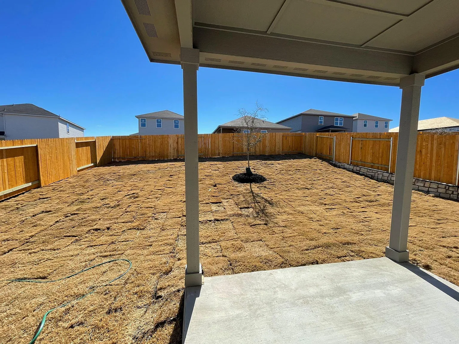 5 bed, 2543 sqft, $2,300 — Photo 2