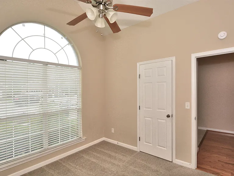 1009 Castlemaine Way — Photo 18