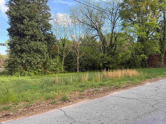 3rd image of 306 Cemetery St