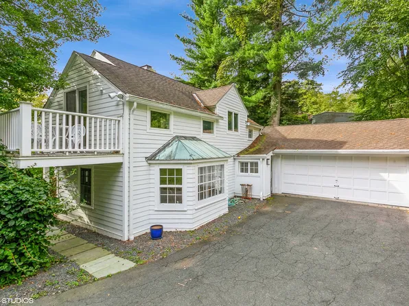 95 Peaceable St, Redding, CT 06896