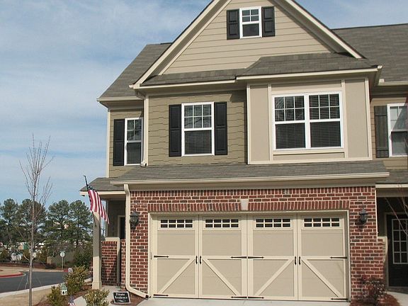 End Unit w. lots of amenities