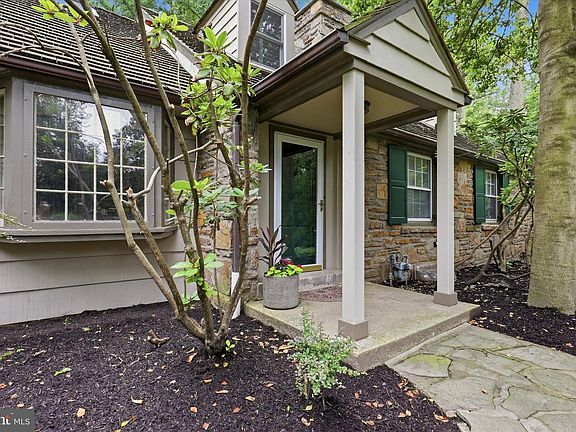 3rd image of 816 Old Gulph Rd