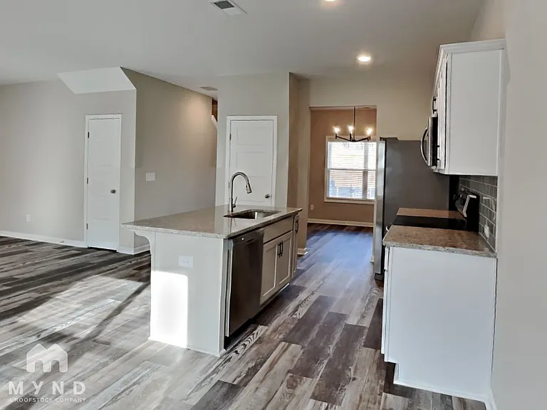 813 Trestle Creek Ct — Photo 6