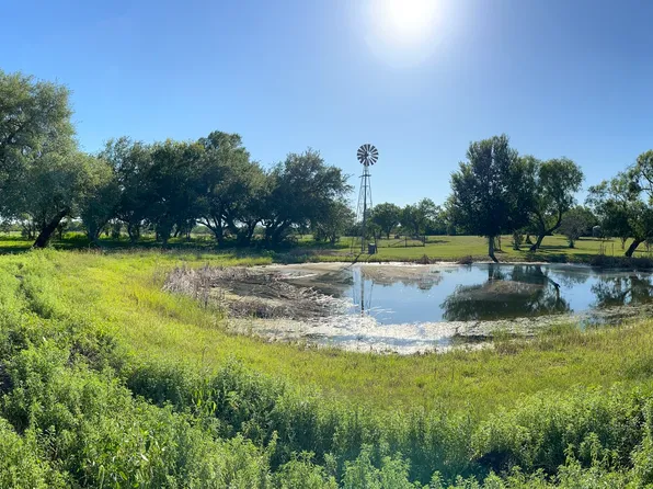 6624 W FM 2200, Moore, TX 78057