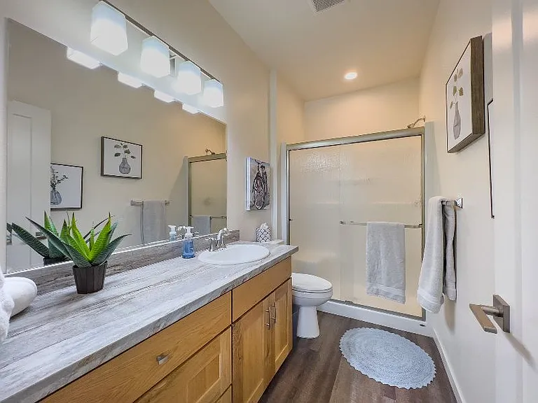 595 Silver Ln — Photo 34