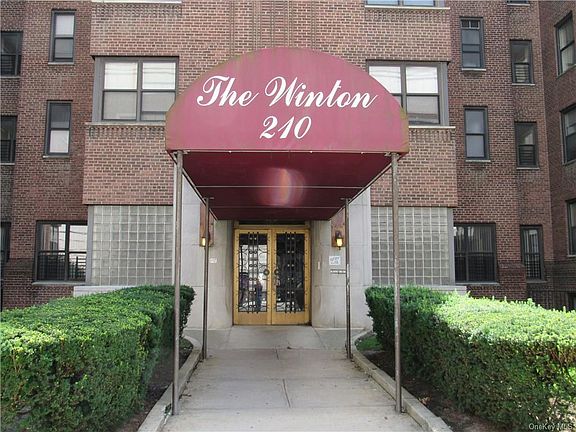 2nd image of 210 Martine Ave APT 4J