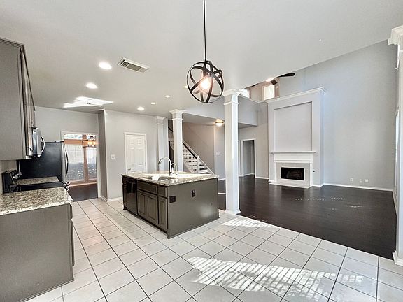 5th image of 1326 Delmont Ct
