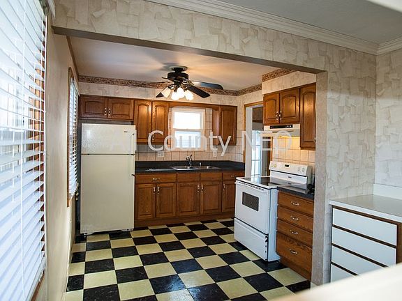 3rd image of 218 Madison Ave