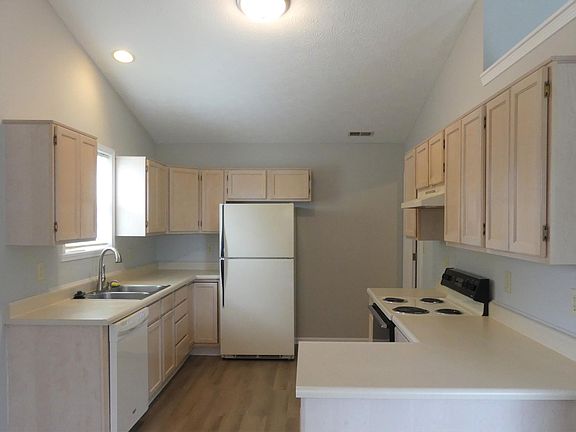 All kichen appliances included.