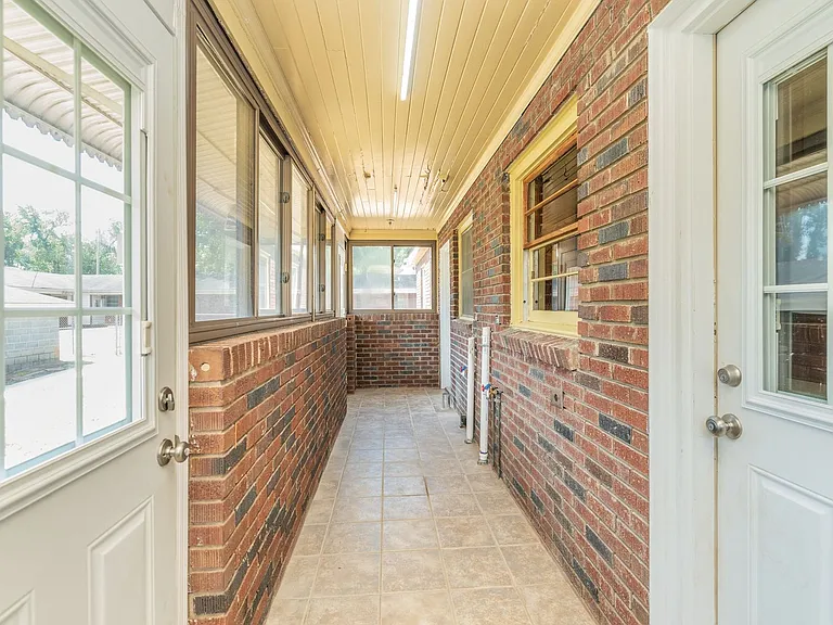 315 Georgia Ave — Photo 34