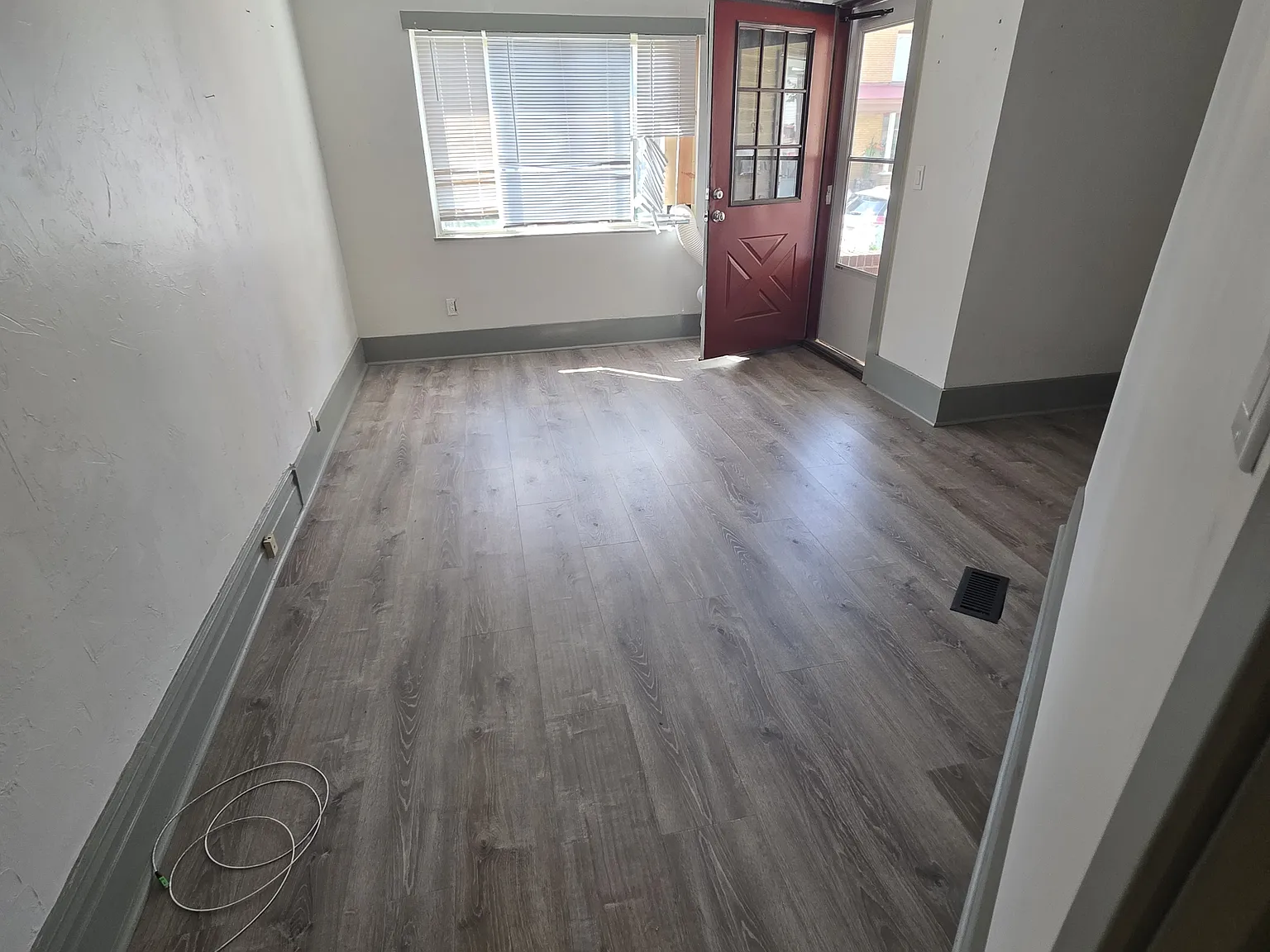442 Eleanor St — Photo 2