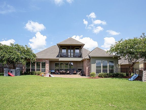 3rd image of 826 Fairwinds Ave