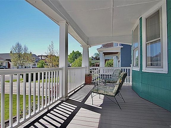4th image of 192 Norwalk Ave