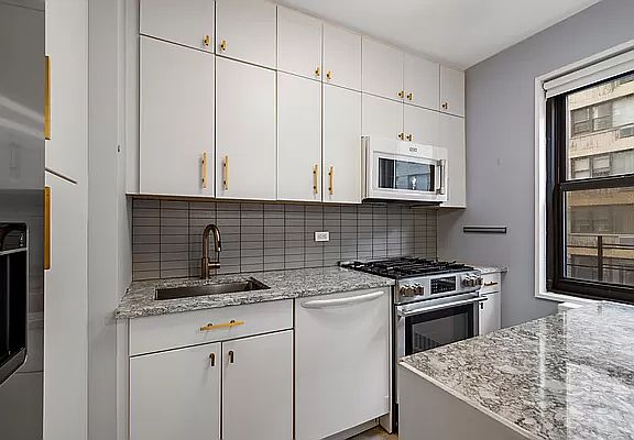 3rd image of 425 E 79th St APT 7C