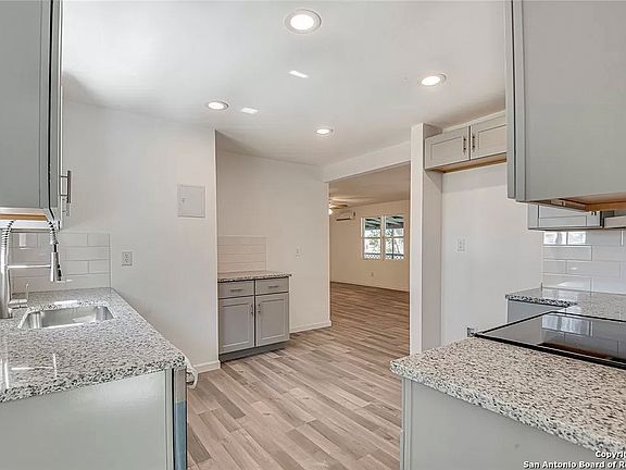 3rd image of 1668 Lakeview
