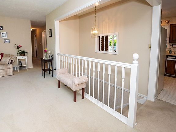 5th image of 2249 Monterey Dr
