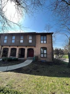1002 Greenhills Dr, Ann Arbor, MI, 48105