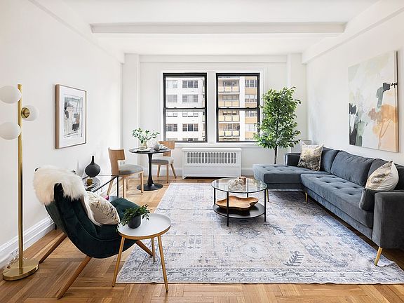 3rd image of 20 W 72nd St #1101
