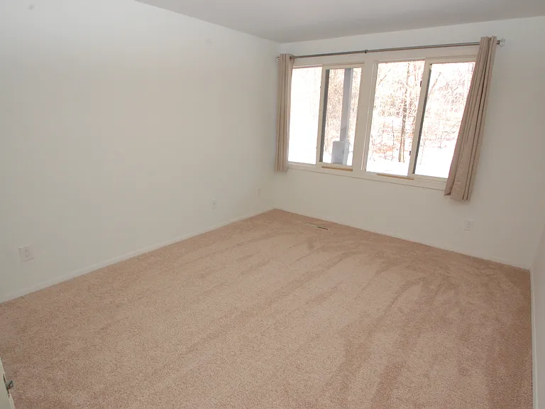 1844 Zanzibar Ln N — Photo 13