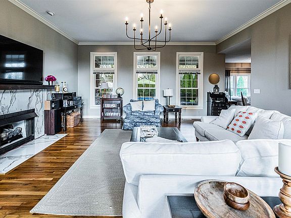 2nd image of 961 Threewood Cir