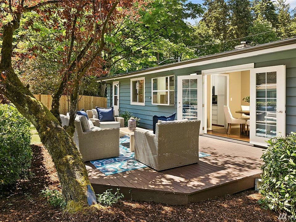 Fully fenced back yard and deck for relaxing and entertaining!