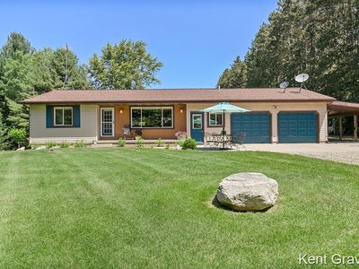 1345 Eleven Mile Rd NE, Comstock Park, MI, 49321