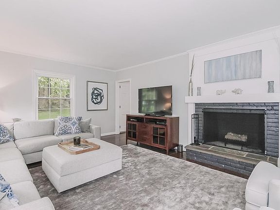 5th image of 52 Ethan Allen Ln