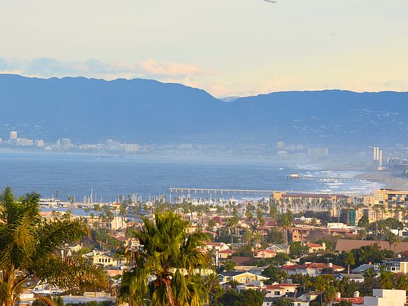 Queen's Necklace View